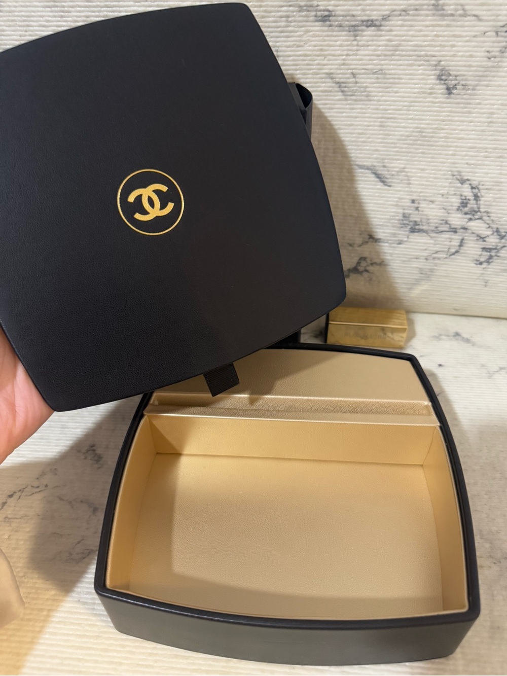 CHANEL Black and Cream Signature Jewelry Case - Picture 5 of 9